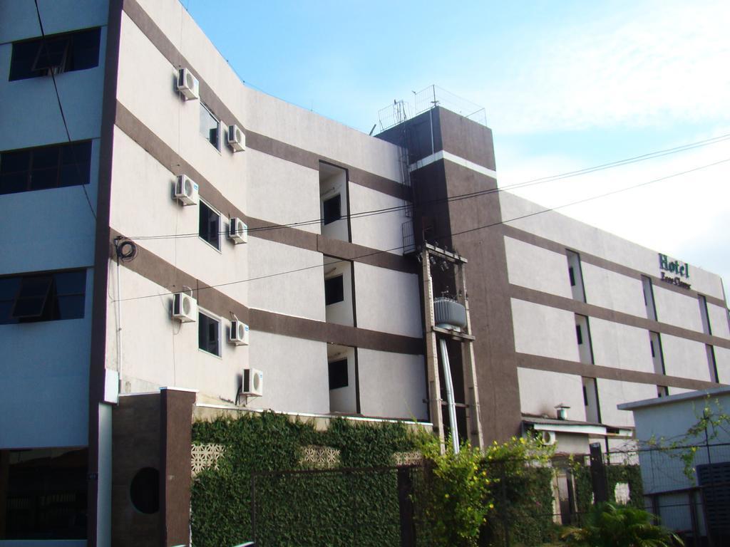 Larison Economy Hotel Pôrto Velho Buitenkant foto